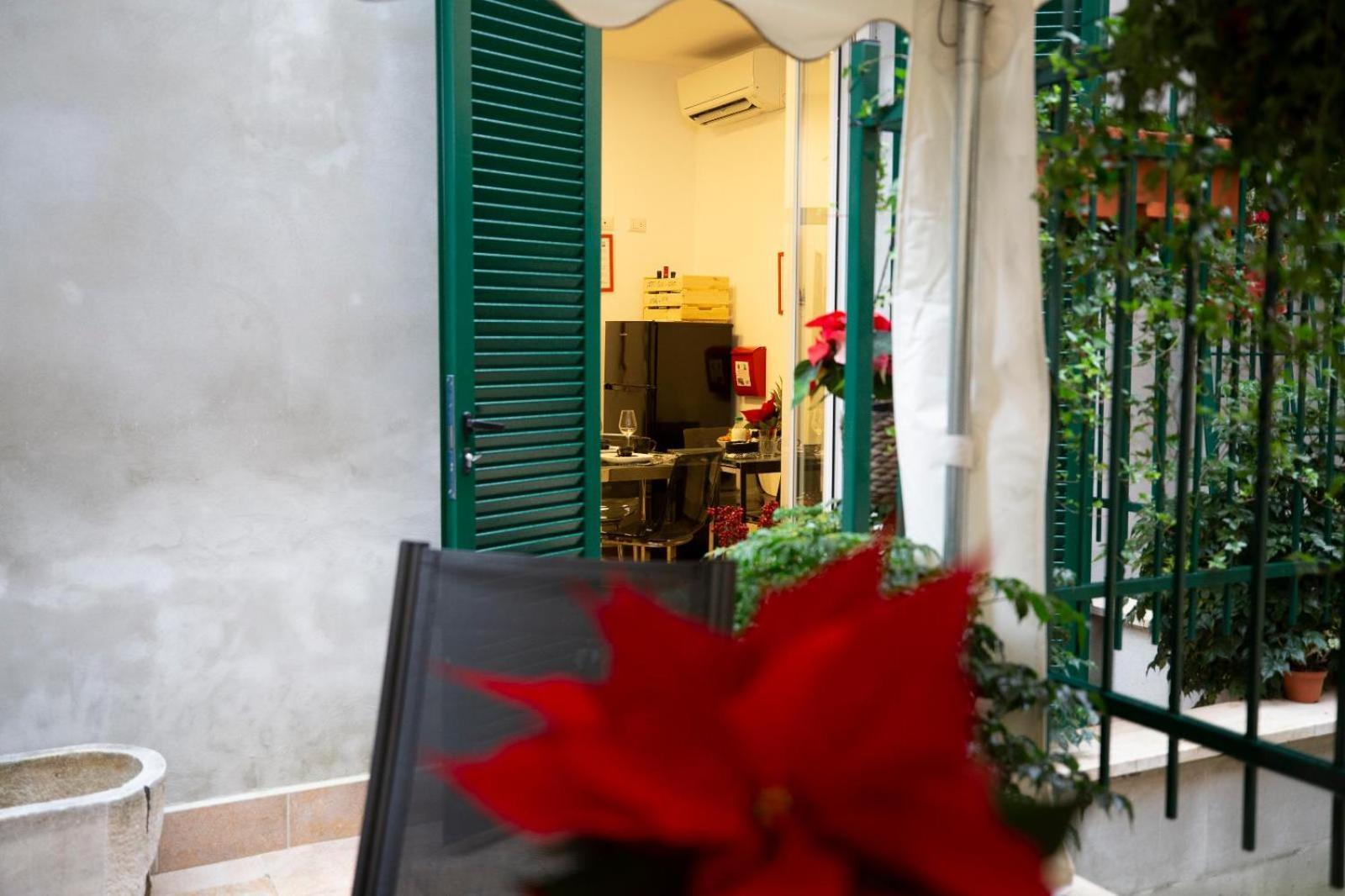 Flatinrome Trastevere Deluxe - Patio Pensión